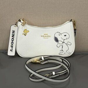 Coach White Snoopy Women‘s Shoulder Bag